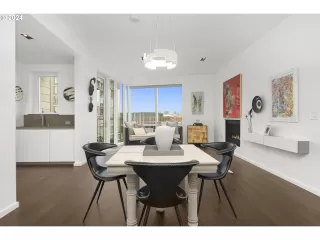 Photo #4: 24698197 Listing 