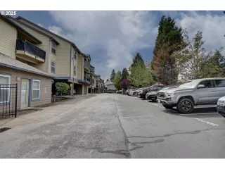 Photo #2: 246989229 Listing