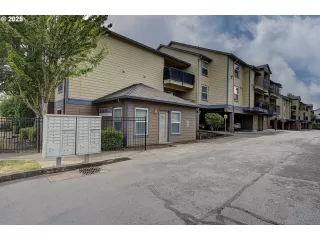 Photo #3: 246989229 Listing