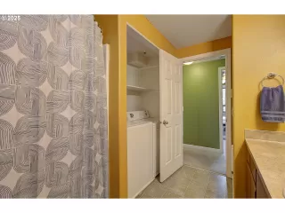 Photo #5: 246989229 Listing