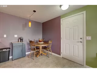 Photo #6: 246989229 Listing