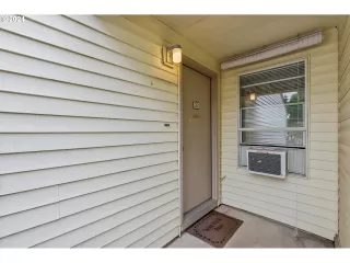 Photo #4: 24699044 Listing