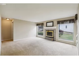 Photo #5: 24699044 Listing