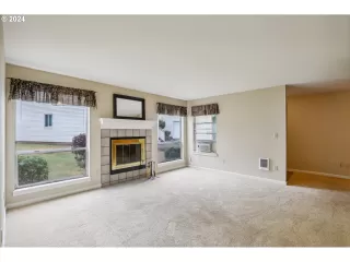 Photo #6: 24699044 Listing