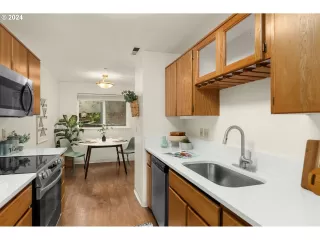 Photo #1: 24699929 Listing