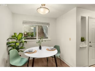 Photo #4: 24699929 Listing