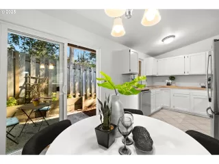 Photo #5: 248397140 Listing