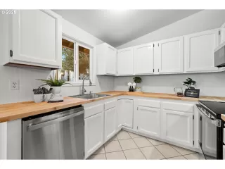 Photo #6: 248397140 Listing