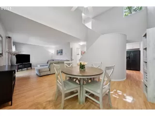 Photo #6: 248471714 Listing 