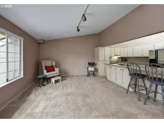 Photo #5: 248868572 Listing 