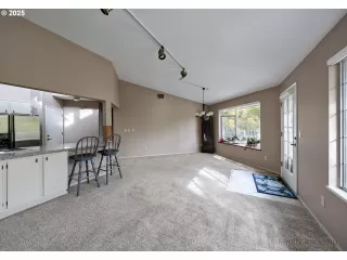 Photo #6: 248868572 Listing 