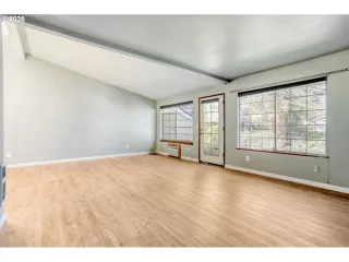 Photo #4: 248920932 Listing