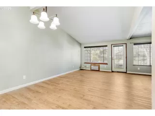 Photo #5: 248920932 Listing