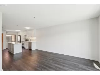 Photo #4: 249260527 Listing