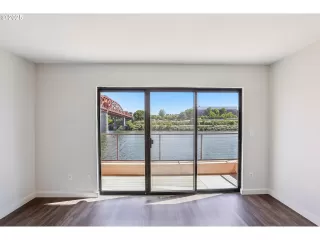 Photo #5: 249260527 Listing