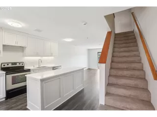 Photo #6: 249260527 Listing