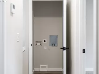 Photo #2: 249857372 Listing 