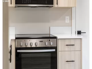 Photo #3: 249857372 Listing 