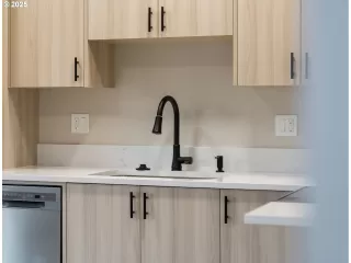 Photo #5: 249857372 Listing 