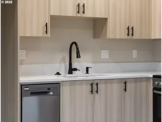 Photo #6: 249857372 Listing 