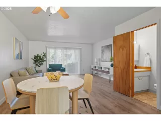 Photo #4: 250215531 Listing