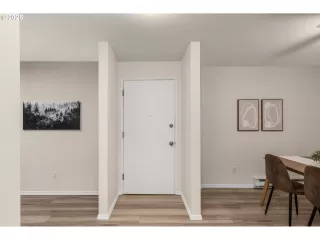 Photo #5: 250499560 Listing