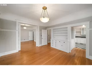 Photo #5: 250891043 Listing