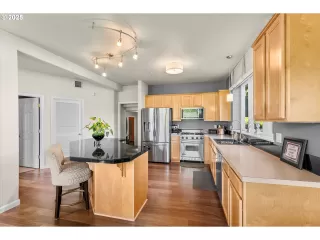 Photo #6: 250896715 Listing 