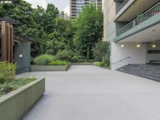 More Details about MLS # 251007748 : 111 SW HARRISON ST 17B