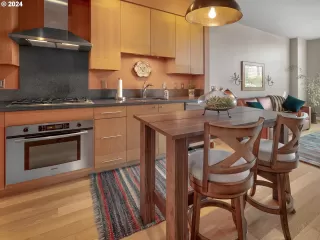 Photo #4: 251169807 Listing 