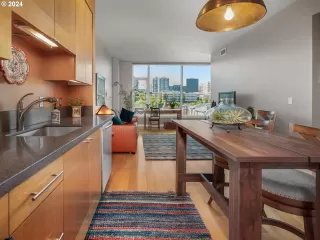 Photo #5: 251169807 Listing 