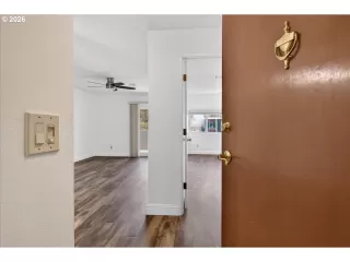 Photo #2: 251339829 Listing 