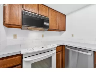 Photo #5: 251339829 Listing 