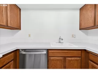 Photo #6: 251339829 Listing 