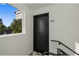 Photo #3: 251371547 Listing