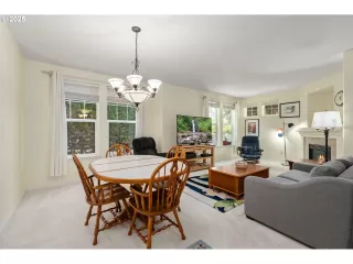 Photo #5: 251717644 Listing