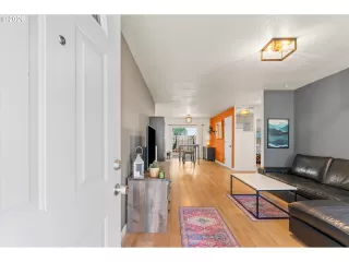 Photo #2: 251743166 Listing 