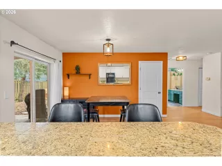 Photo #5: 251743166 Listing 