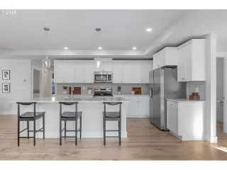 Photo #2: 251774647 Listing