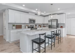 Photo #3: 251774647 Listing