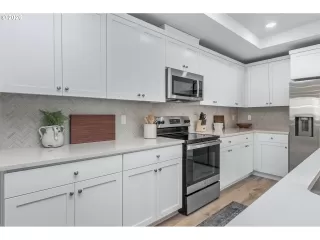 Photo #4: 251774647 Listing