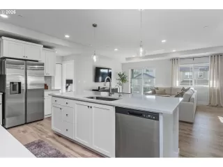 Photo #5: 251774647 Listing