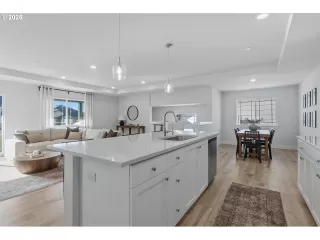 Photo #6: 251774647 Listing