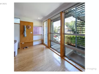 Photo #2: 252192575 Listing