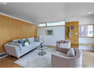 Photo #5: 252192575 Listing