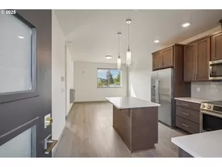 Photo #2: 252783249 Listing