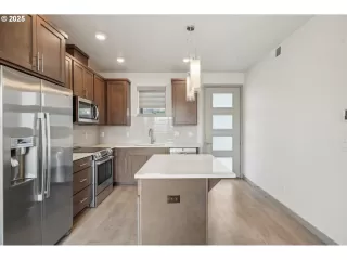 Photo #4: 252783249 Listing