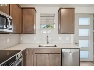 Photo #5: 252783249 Listing