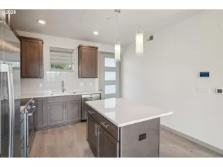 Photo #6: 252783249 Listing