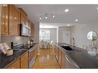 Photo #2: 252827635 Listing